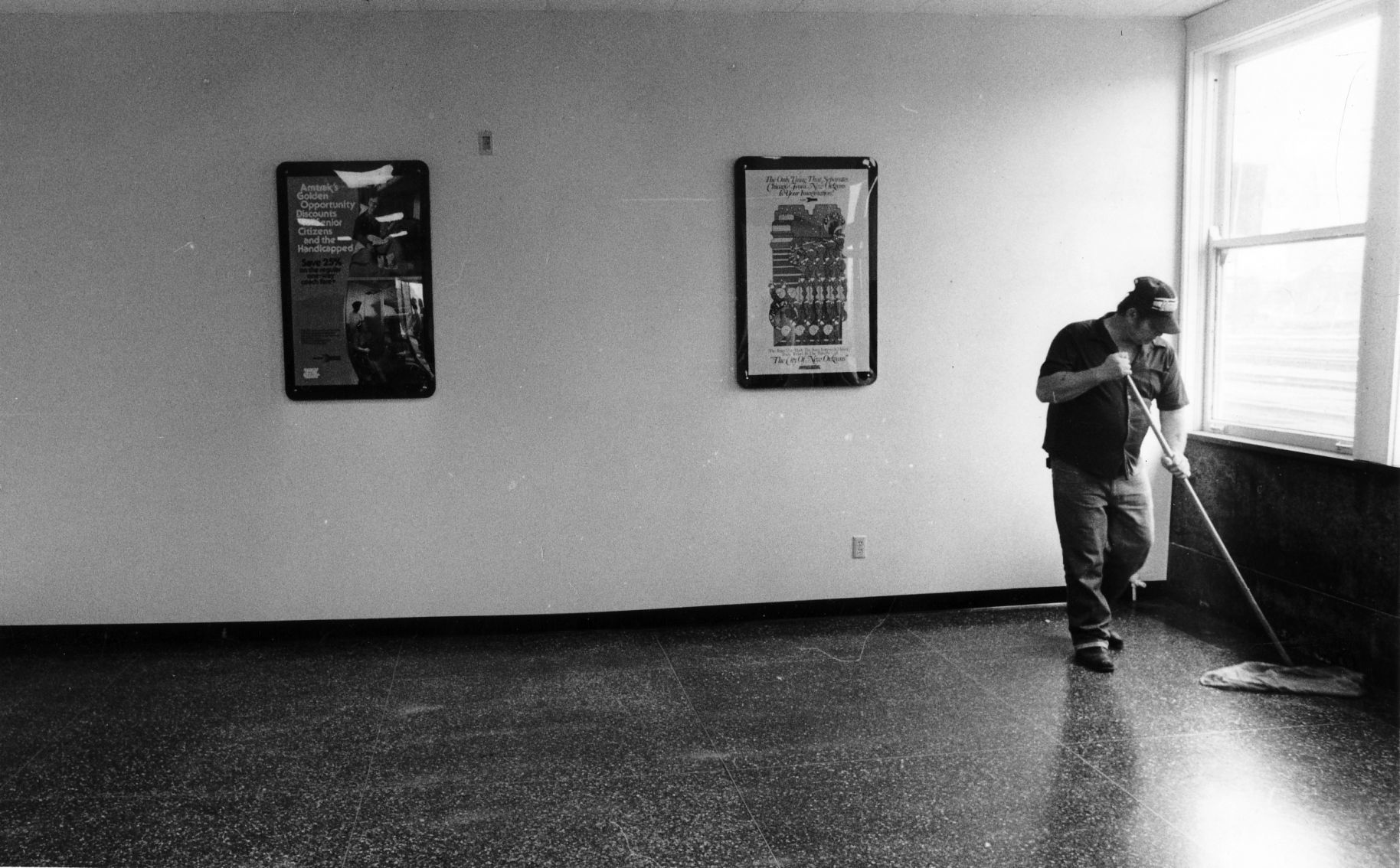 Amtrak passenger-21 1981.jpg